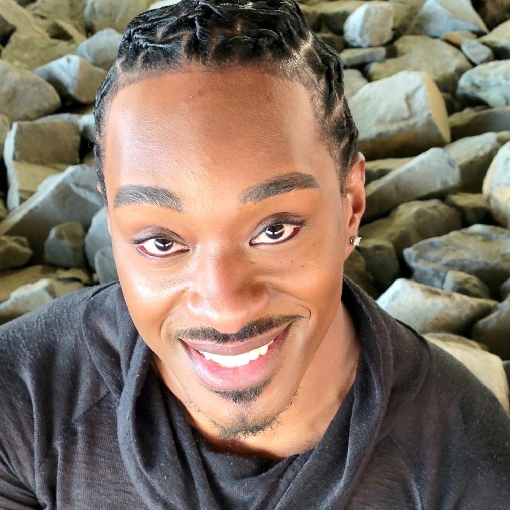 Meet your Posher, Dominique